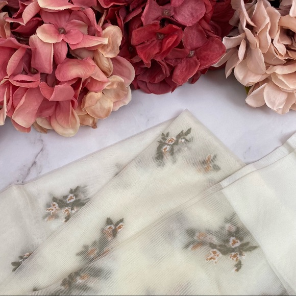 Sheer White Seamless Pantyhose with Delicate White Flowers and Green Leaves - Picture 10 of 16